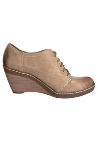 Buty na koturnie w jasnobrązowej skórze, z okrągłym noskiem, sznurowadłami, dekoracyjnym haftem oraz teksturowanym, przypominającym drewno obcasem.