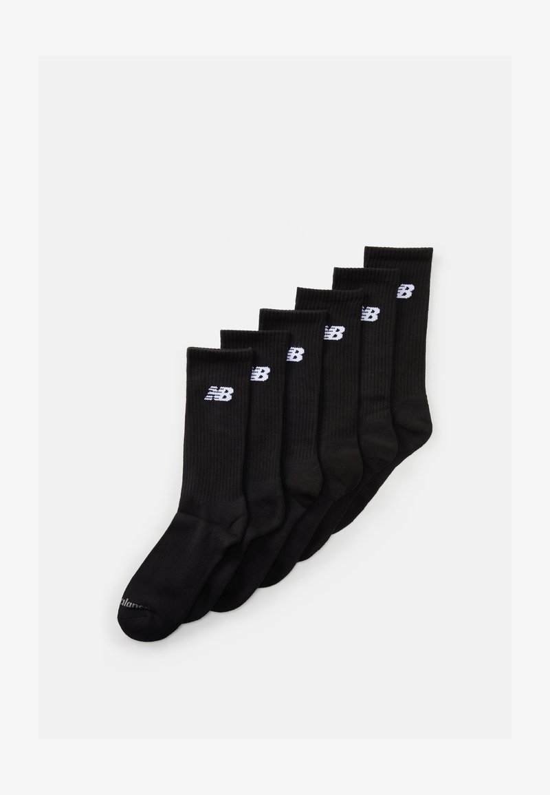 Svarta bomullssockor i ett paket om sex. Ribbad textur med vitt "NB"-logotyp på varje socka. Standard design i knälängd.