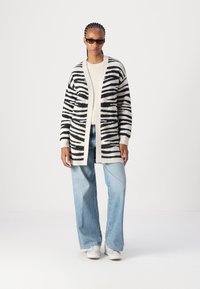 JDY LORRAINE ANIMAL  - Kardigán - cement