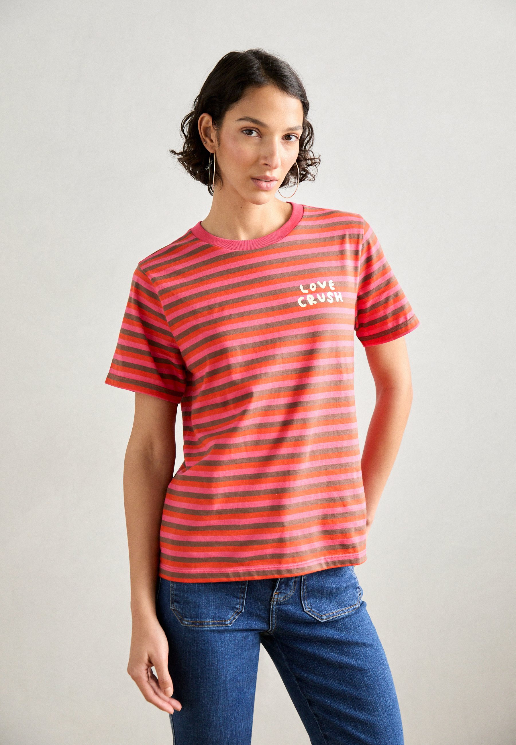 売れ筋商品|||スコッチアンドソーダ Tシャツ レディース トップス STRIPED REGULAR FIT  - Print T-shirt - red/ pink/ brown Scotch & Soda REGULAR FIT STRIPED - Print T-shirt - fluo