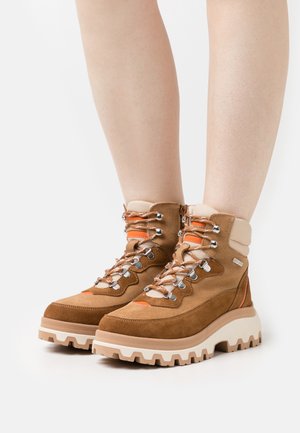 Tamaris Snowboot/Winterstiefel - camel/orange