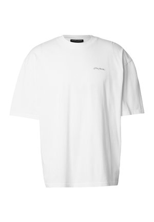 Vit bomullstshirt med rund halsringning och korta ärmar. Har en liten svart logotyp på vänster bröst. Klassisk avslappnad passform.