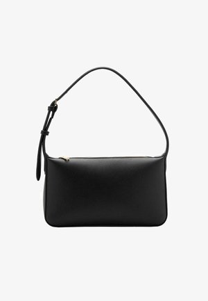 Bolso de cuero negro con cierre de cremallera y una única correa ajustable. Textura lisa y forma rectangular sin detalles visibles de herrajes.