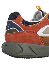 Pepe Jeans Tenisice - mud brown