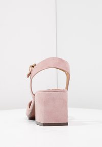 Chie Mihara Sandalias - light pink