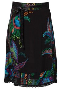 Czarna spódnica z żywymi wzorami kwiatowymi i paisley w kolorach niebieskim, zielonym, czerwonym i pomarańczowym. Posiada czarny satynowy pasek oraz koronkowe wykończenie.