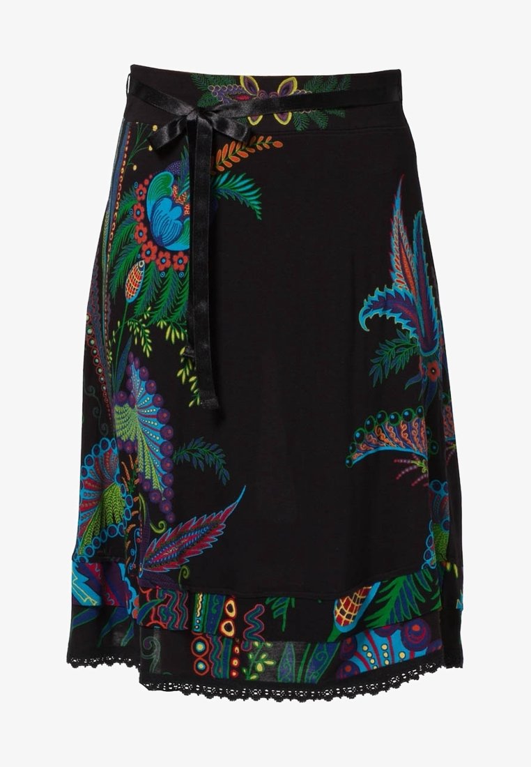 Czarna spódnica z żywymi wzorami kwiatowymi i paisley w kolorach niebieskim, zielonym, czerwonym i pomarańczowym. Posiada czarny satynowy pasek oraz koronkowe wykończenie.