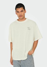 Only & Sons LOCKER GESCHNITTEN RUNDHALS KASTIGE ÄRMEL - T-shirt imprimé - cloud dancer