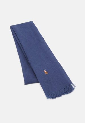 Opgevouwen marineblauwe sjaal met franjes aan de randen en een klein geborduurd logo van een polo speler te paard.