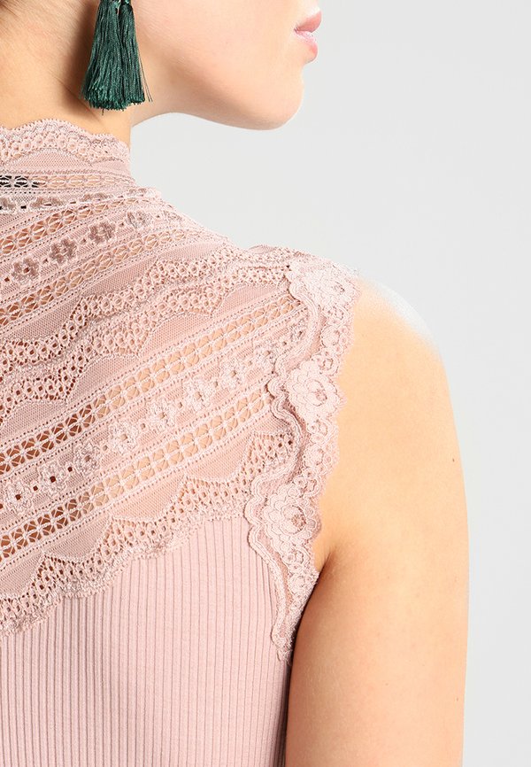 Top - vintage powder3