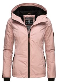 Veste imperméable à capuche rose clair avec fermeture éclair noire, deux poches latérales et doublure intérieure noire pour femmes.