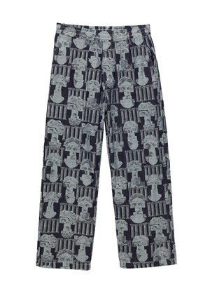 Fekete nadrág, amelyen szürke, absztrakt geometrikus arcok és függőleges rudak ismétlődő mintázata található, az egész felületen.