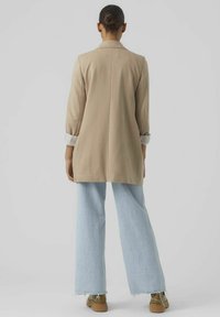 Vero Moda Blejzr - light brown