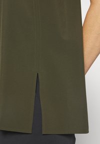 Athleta ZEPHYR REFINED TANK - Top - aspen olive