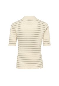 Hladký top s krátkym rukávom v off-white farbe s tenkými sivými horizontálnymi pruhmi. Skladaný lem a golier vo štýle polo. Mäkka textúra, priliehavý strih.