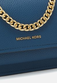 MICHAEL Michael Kors CLAIRE - Ülerinna-kott - dk chambray