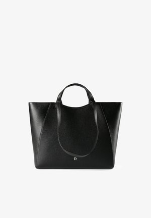 Zwarte leren tas met een gestructureerd oppervlak, brede opening, twee stevige handvatten en een minimalistisch ontwerp. Aan de voorkant bevindt zich een klein logodetail.