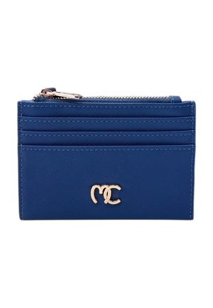 Portafoglio in nylon blu con chiusura a zip, multiple fessure per carte e un accento in logo tono oro sulla parte anteriore. Texture liscia con design sportivo.