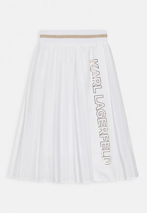 Hvid plisseret nederdel med en guld accentliv og teksten "KARL LAGERFELD" i guld på siden. Glat stofstruktur, knælængde design.