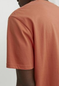 Jack & Jones JORVESTERBRO CREW NECK - T-shirt print - ginger