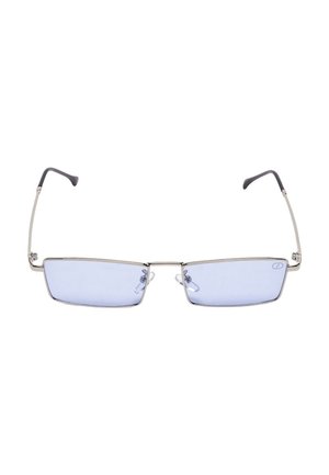 Prostokątne soczewki o jasno-niebieskim odcieniu z cienką srebrną metalową oprawką i czarnymi końcówkami nausznika, widoczne z przodu na białym tle.