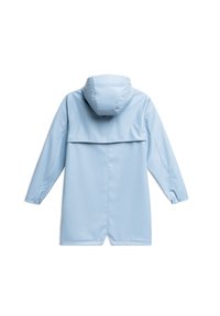 Jasnoniebieski wodoodporny płaszcz z kapturem, z długimi rękawami, o długości średniej oraz z wentylacją z tyłu, zapewniającą cyrkulację powietrza. Gładkie, matowe wykończenie.
