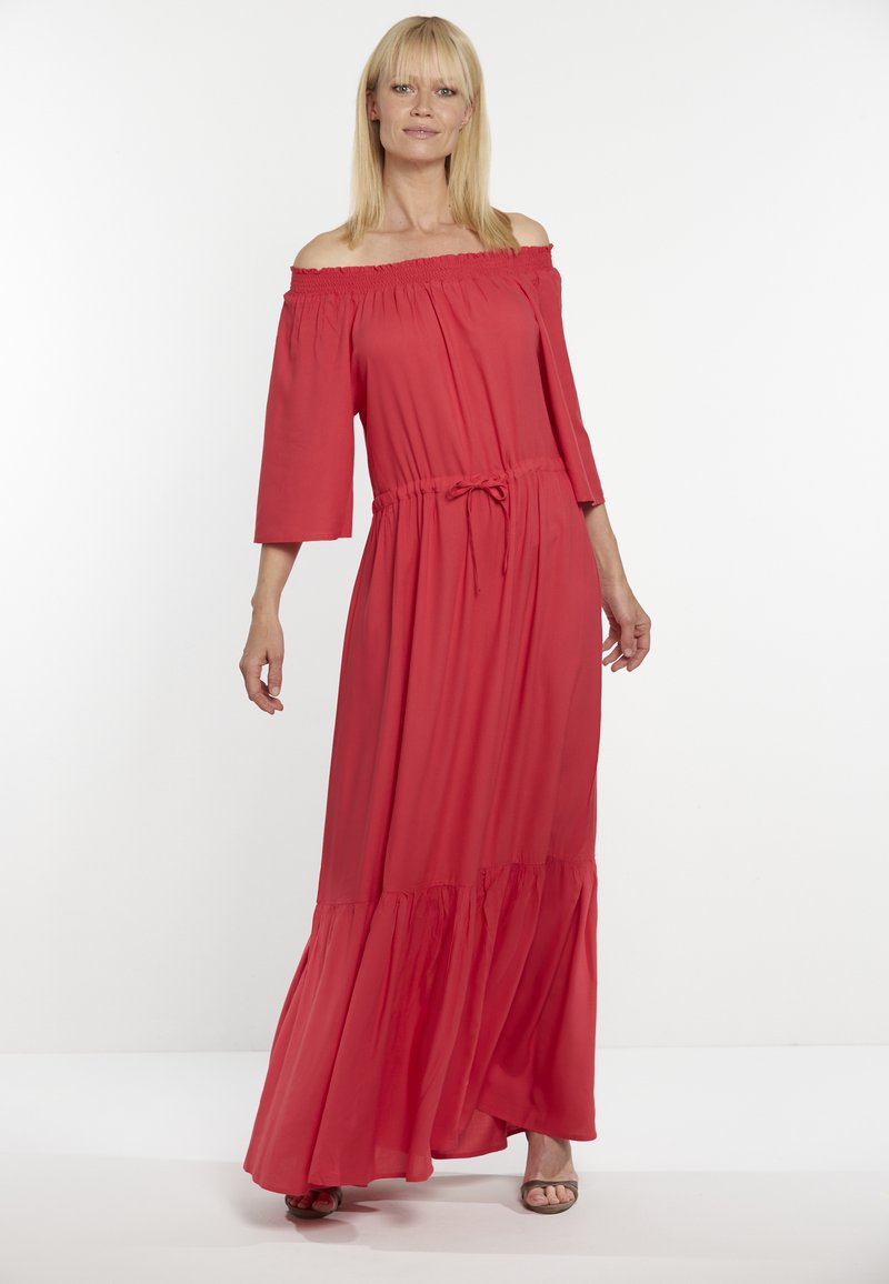 Rotes Maxi-Kleid mit schulterfreien Ärmeln, Dreiviertelärmeln, gerafftem Talje und Rüschen-Saum. Glattes Material mit fließendem Design.