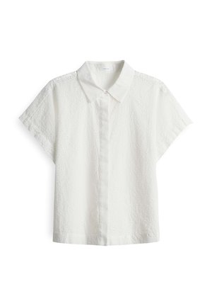 Witte blouse met korte mouwen en een gekraagde halslijn, met textuurstof en subtiele borduurpatronen overal.