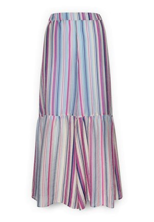 Gonna lunga con strisce verticali blu, rosa, viola e bianche, con un balzo arricciato vicino all'orlo e una fascia in vita dritta.