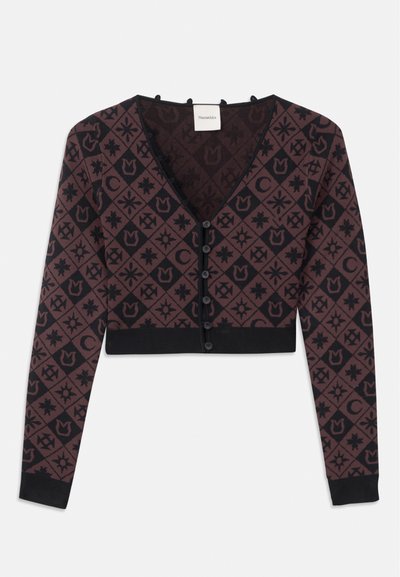 Cardigã cortado em V com mangas longas, padrão geométrico e floral em preto e castanho escuro, fecho frontal com botões, punhos e bainha canelados.