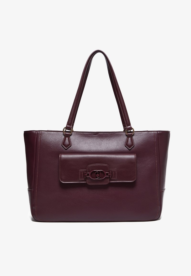 Borsa tote in pelle bordeaux con finitura testurizzata, due manici e un pattina frontale con chiusura decorativa. Struttura robusta.