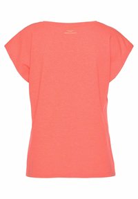 Camiseta de manga corta color coral con escote amplio, hecha de un tejido suave. Presenta un diseño sencillo con "Venice Beach" impreso en la parte posterior.