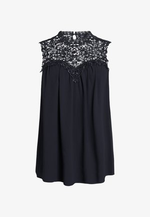 Musta hihaton paita, jossa on pitsiyksityiskohta kaula-aukossa, avainaukko-yksityiskohta takana ja virtaava, pehmeä kangasmalli.