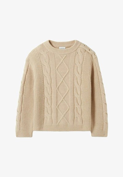 Maglione beige a maglia con motivi a trecce, orlo e polsini a costine, colletto rotondo e bottoni decorativi sulla spalla.