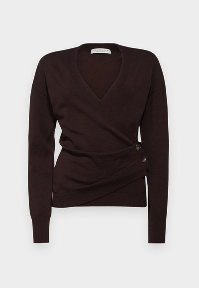 Pulover închis la culoare, dintr-un material moale, cu un guler V adânc, mâneci lungi și nasturi decorativi pe lateral pentru închidere.