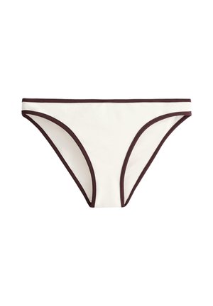 Fehér bikinialsó sötétbarna szegéllyel, laposan, fehér háttér előtt elhelyezve.