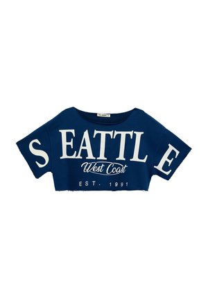 T-shirt corta blu navy con scritta bianca "SEATTLE West Coast EST. 1991" e maniche corte con bordi grezzi.