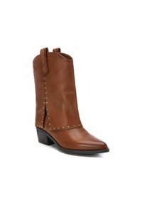 Carmela Botines - camel