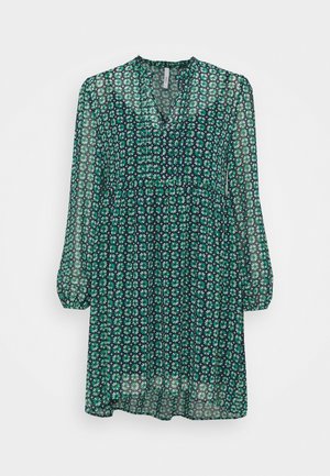 Robe longue transparente vert foncé à manches longues avec un petit motif floral blanc et turquoise, décolleté en V et taille froncée.