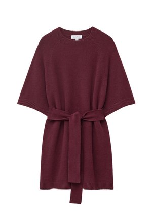 Burgunderfarbenes Strickkleid mit Rundhalsausschnitt, kurzen Ärmeln und tailliertem Gürtel. Verfügt über gerippte Saumdetails und eine weiche, strukturierte Oberfläche.