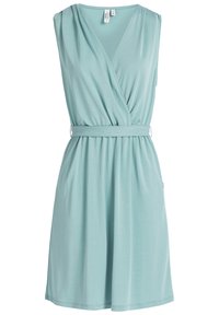 Robe portefeuille en bleu sarcelle, fabriquée en jersey doux. Dotée de manches courtes, d'une ceinture à la taille et d'une jupe évasée. Sans motifs ou accents visibles.