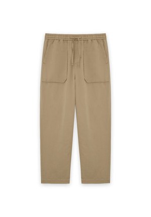 Beige casual broek met elastische tailleband, trekkoord en twee grote voorzakken, plat weergegeven op een witte achtergrond.
