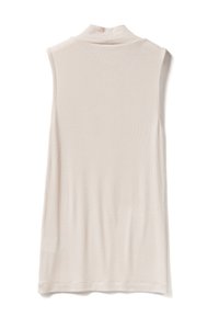 Beige mouwloos topje met een hoge hals, geribbelde textuur, rechte snit en een schone, afgeboven zoom. Geen patronen of accenten aanwezig.