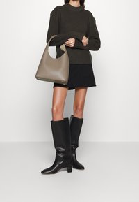 Filippa K Stickad tröja - dark green