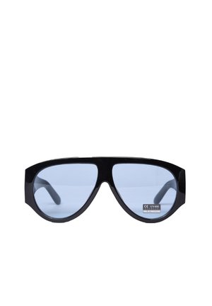 Occhiali da sole con montatura nera spessa e lenti tinte di blu, etichettati con UV400 e protezione UV al 100%.
