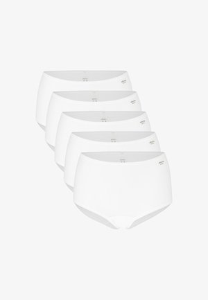 Vijf paar witte, naadloze, dames slipjes met hoge taille, netjes gestapeld in een overlappende opstelling.