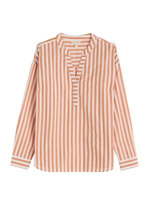 Pruhovaná dlouhá košile s dlouhým rukávem v oranžové a bílé barvě, s výstřihem na klopu a rovný střih, vyrobená z lehkého materiálu.