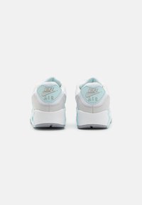 Nike Sportswear AIR MAX 90 - Sneakers low - white/light silver/glacier blue/wolf grey/summit white/photon dust