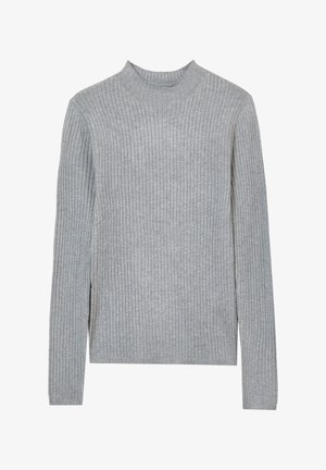 Maglione grigio lavorato a maglia con texture a coste, collo alto e maniche lunghe. Il tessuto appare morbido e leggero, adatto per essere sovrapposto.