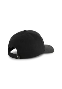 Gorra de béisbol negra con visera texturada gris, que cuenta con una correa ajustable en la parte trasera y una parte superior redondeada. Tela suave con detalles mínimos.